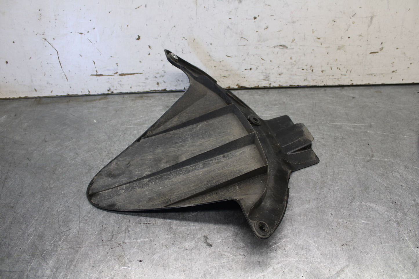 05-06 HONDA CBR600RR REAR BACK WHEEL TIRE HUGGER FENDER 80120-MEE-D00  BB689