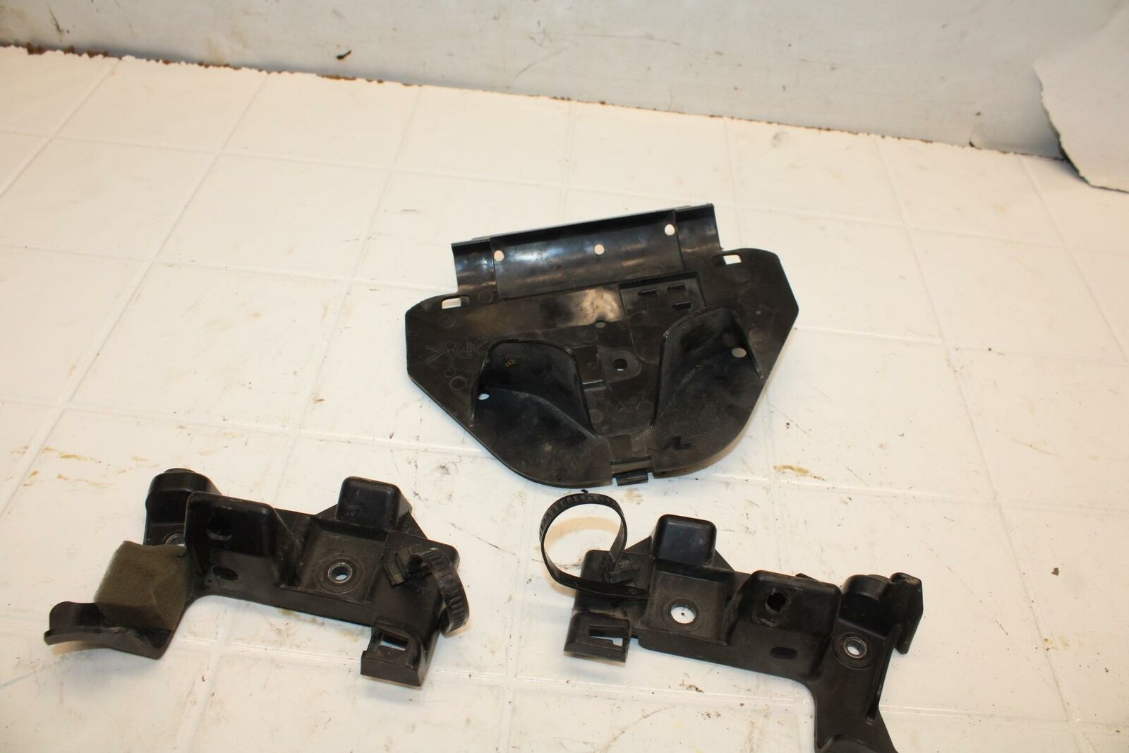 08-16 YAMAHA YZF R6 INNER COWL FRAME SUPPORTS BB406