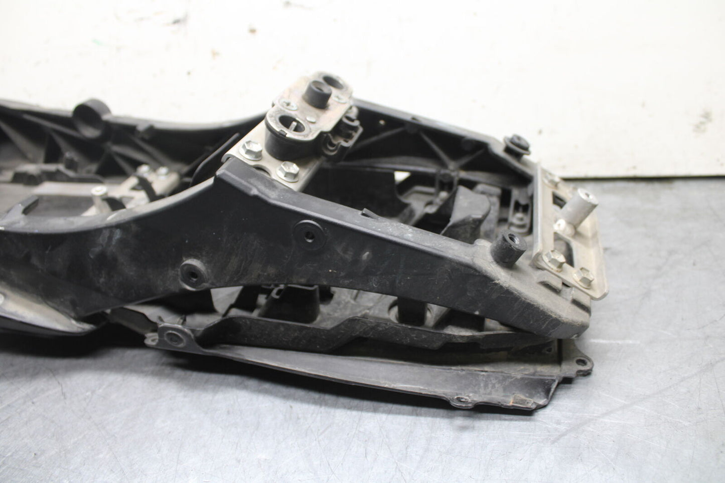 08-09 SUZUKI GSXR600 REAR SUBFRAME BACK SUB FRAME BB728