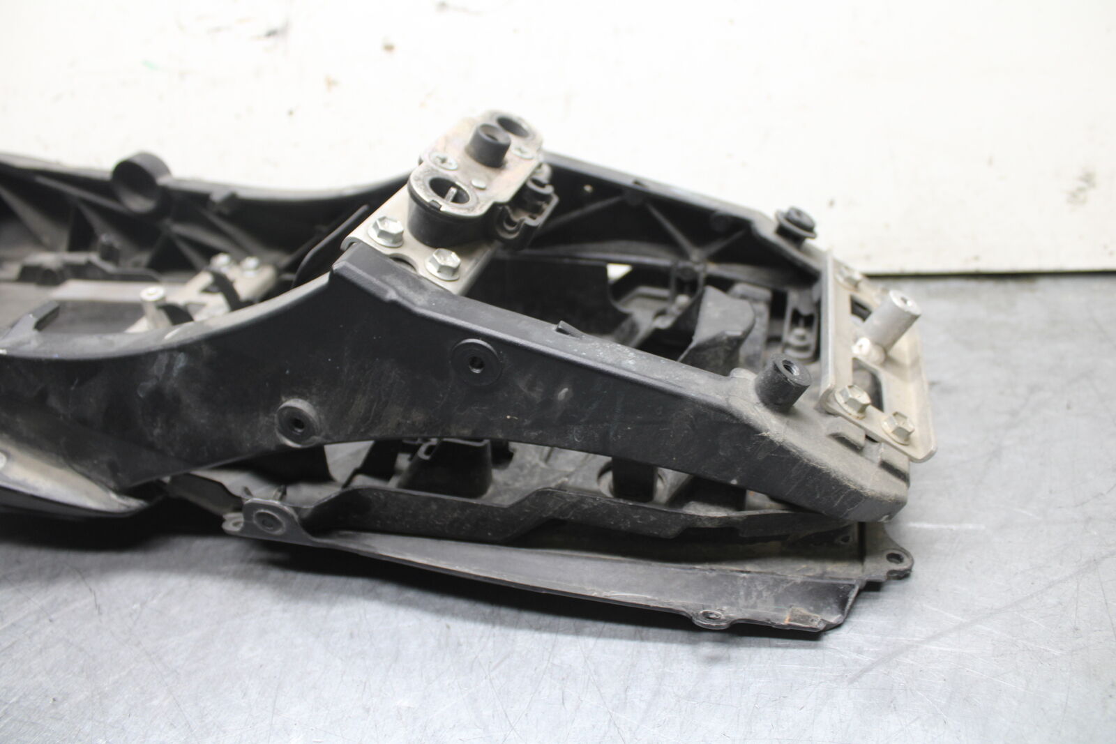 08-09 SUZUKI GSXR600 REAR SUBFRAME BACK SUB FRAME BB728