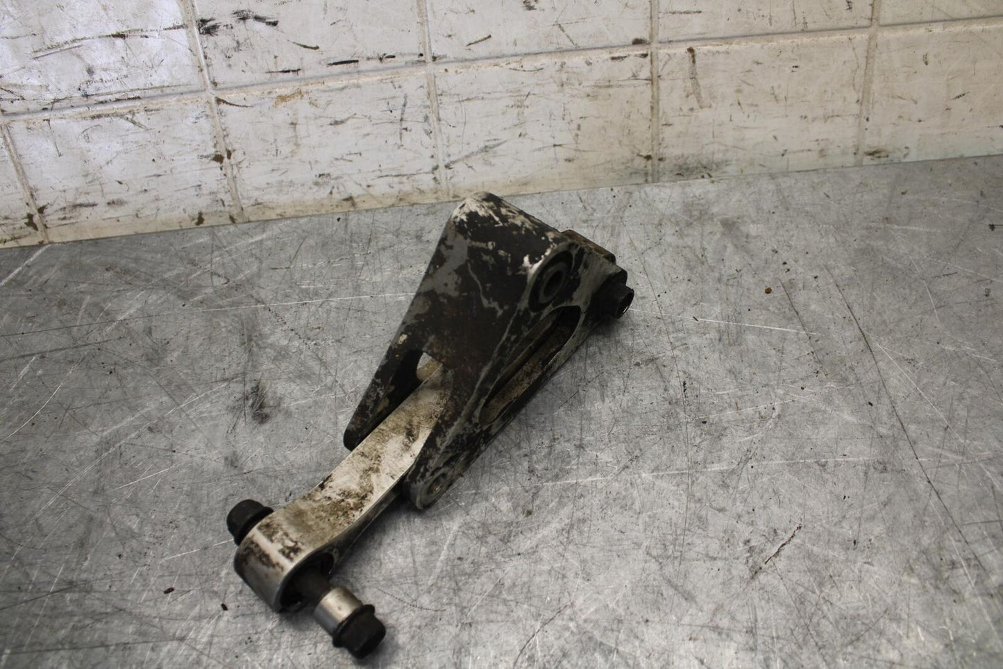 1999 Yamaha YZF R1 REAR DOGBONE SHOCK LINKAGE LINK 4XV-2217A-00-00 BB50