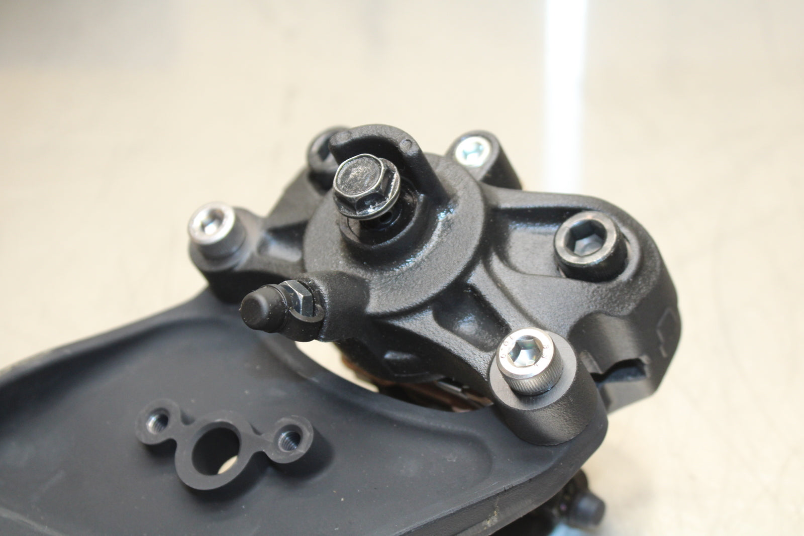 23-24 KAWASAKI NINJA ZX14R REAR BACK BRAKE CALIPER W MOUNT BRACKET BB141