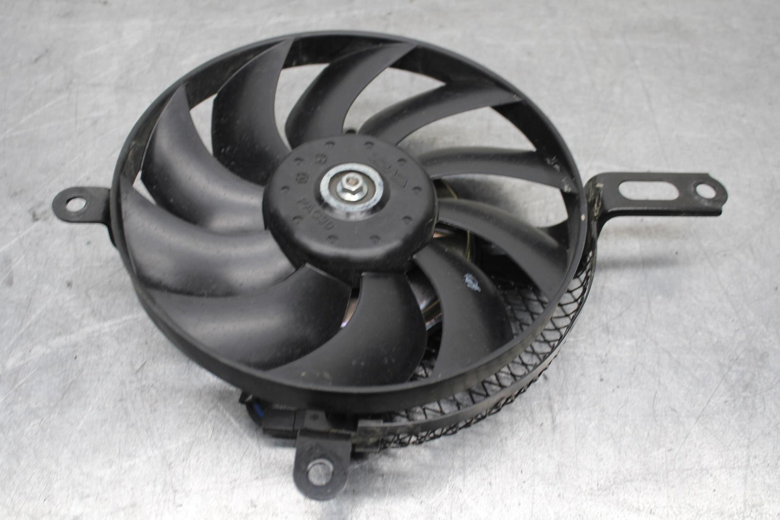 11-23 SUZUKI GSXR 750 ENGINE RADIATOR COOLING FAN BB630