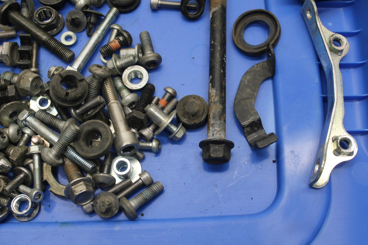 2007 Yamaha V Star 1300 XVS1300A MISCELLANEOUS BOLTS FASTENERS HARWARE BB78