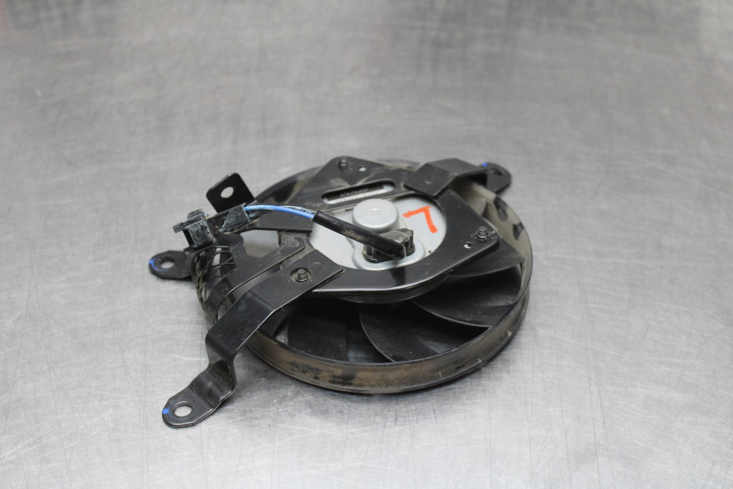 24-25 SUZUKI GSXR1000 LEFT ENGINE RADIATOR COOLING FAN MOTOR BB767