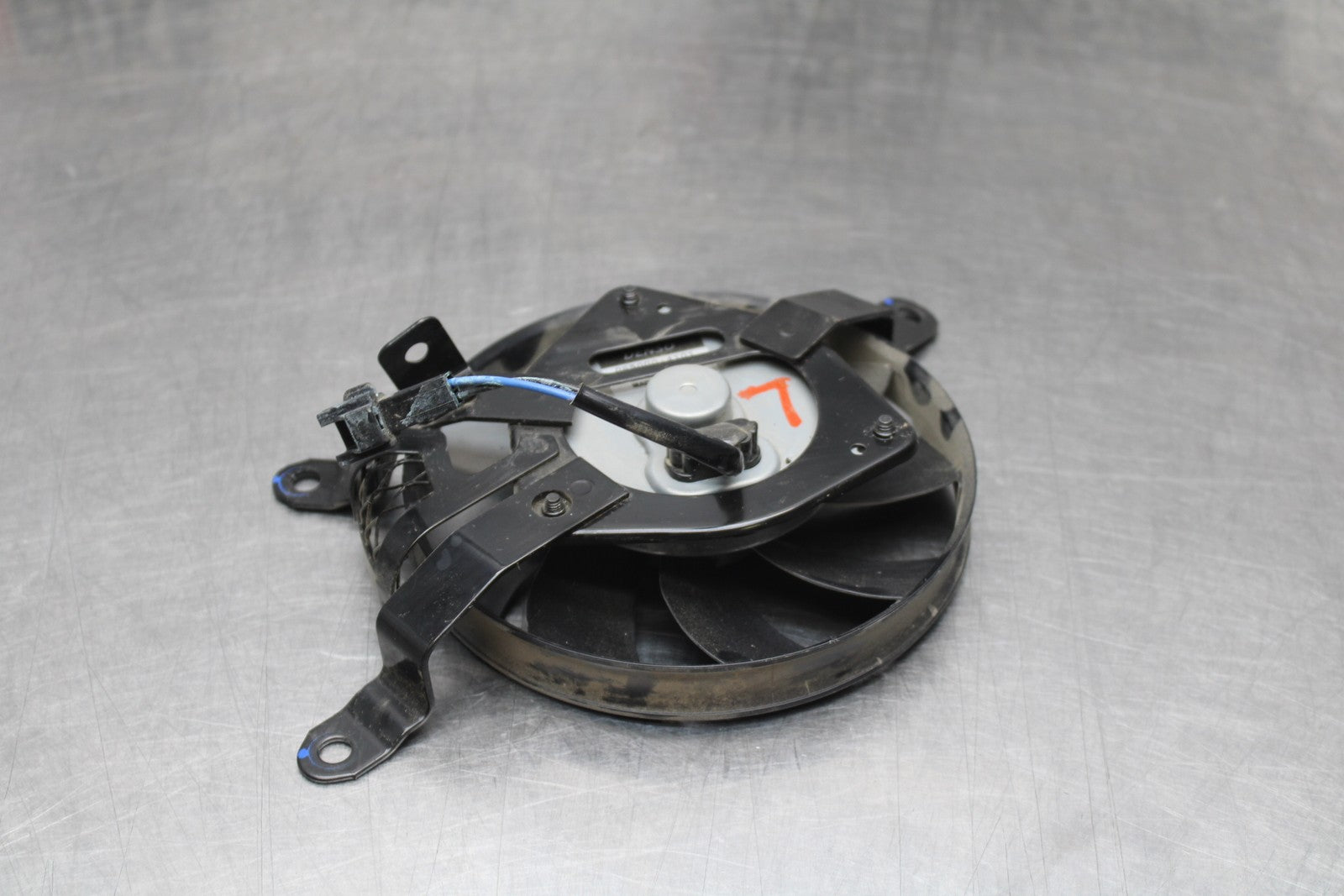 24-25 SUZUKI GSXR1000 LEFT ENGINE RADIATOR COOLING FAN MOTOR BB767
