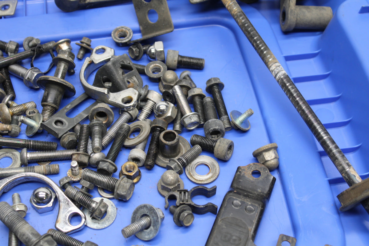 03-08 KAWASAKI VULCAN 1600 MOUNTING BOLTS HARDWARE MOTOR SCREWS BB754