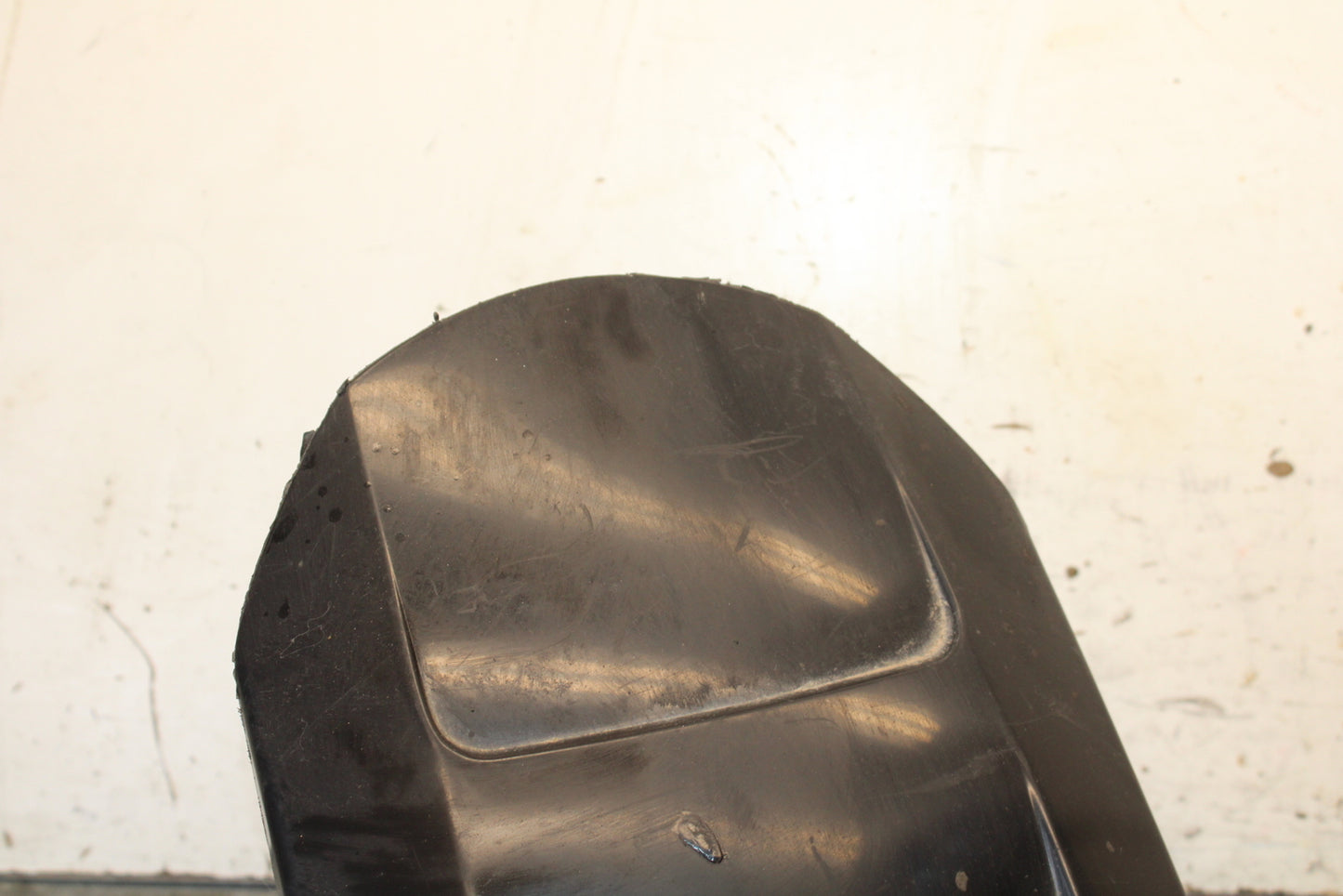 03-04 KAWASAKI NINJA ZX6RR REAR BACK WHEEL TIRE HUGGER FENDER BB684