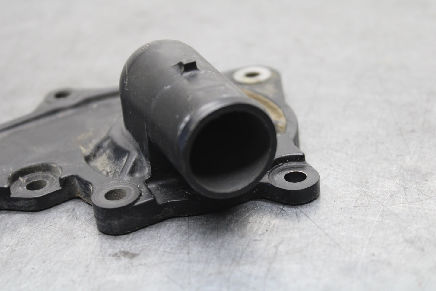22-24 YAMAHA XSR900 ENGINE WATER COOLANT PUMP COVER BB683