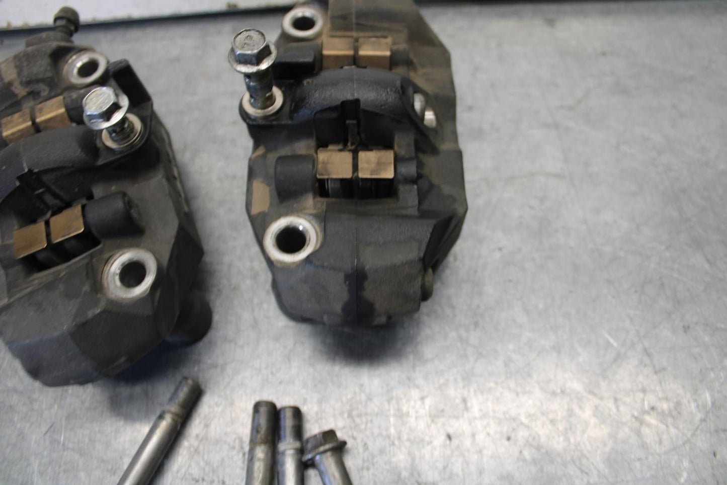 08-10 SUZUKI GSXR 600  RIGHT LEFT FRONT BRAKE CALIPER SET PAIR CALIPERS BB101