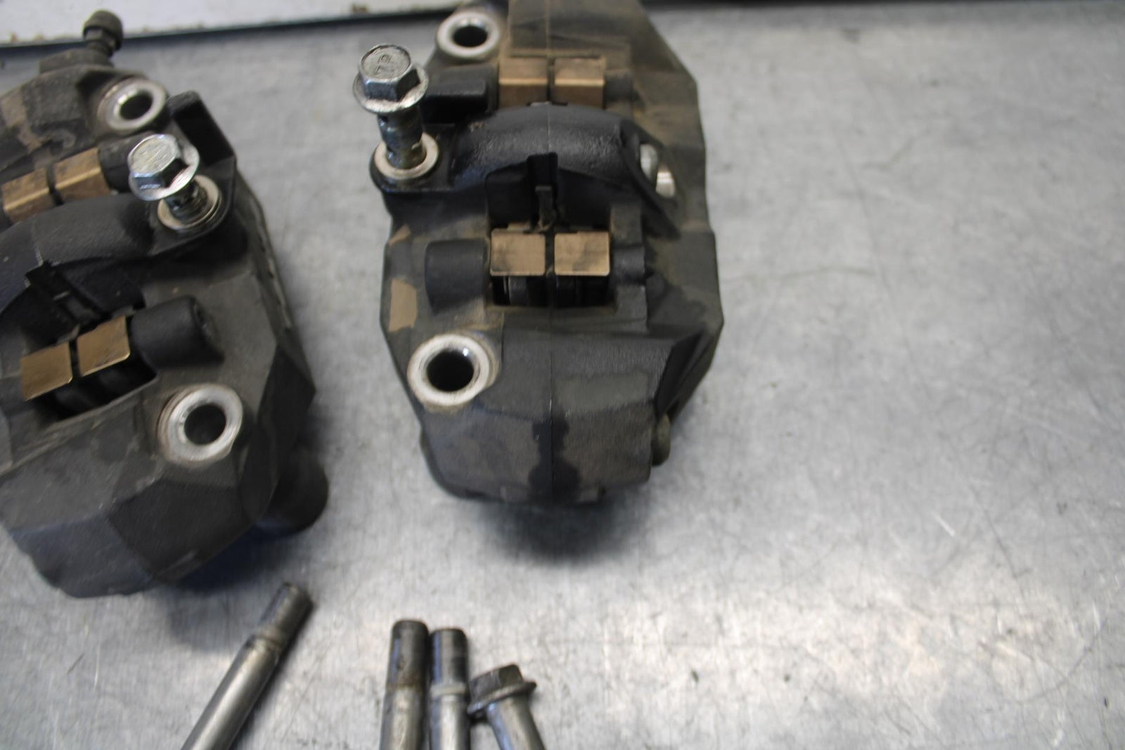 08-10 SUZUKI GSXR 600  RIGHT LEFT FRONT BRAKE CALIPER SET PAIR CALIPERS BB101