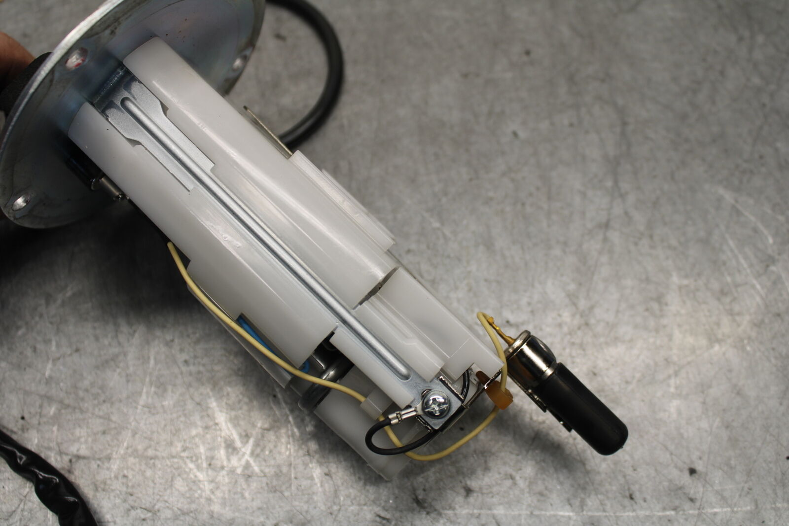 13-18 KAWASAKI NINJA ZX6R FUEL PUMP GAS PETROL SENDER UNIT 49040-0023 BB666