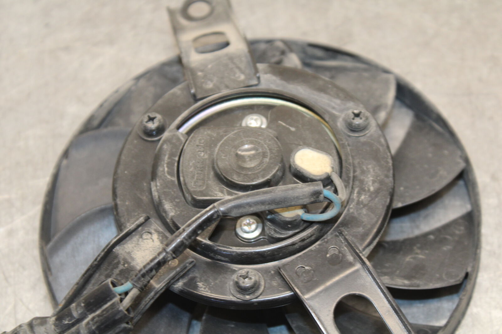 17-21 HONDA CBR1000RR SP LEFT ENGINE RADIATOR COOLING FAN MOTOR BB681