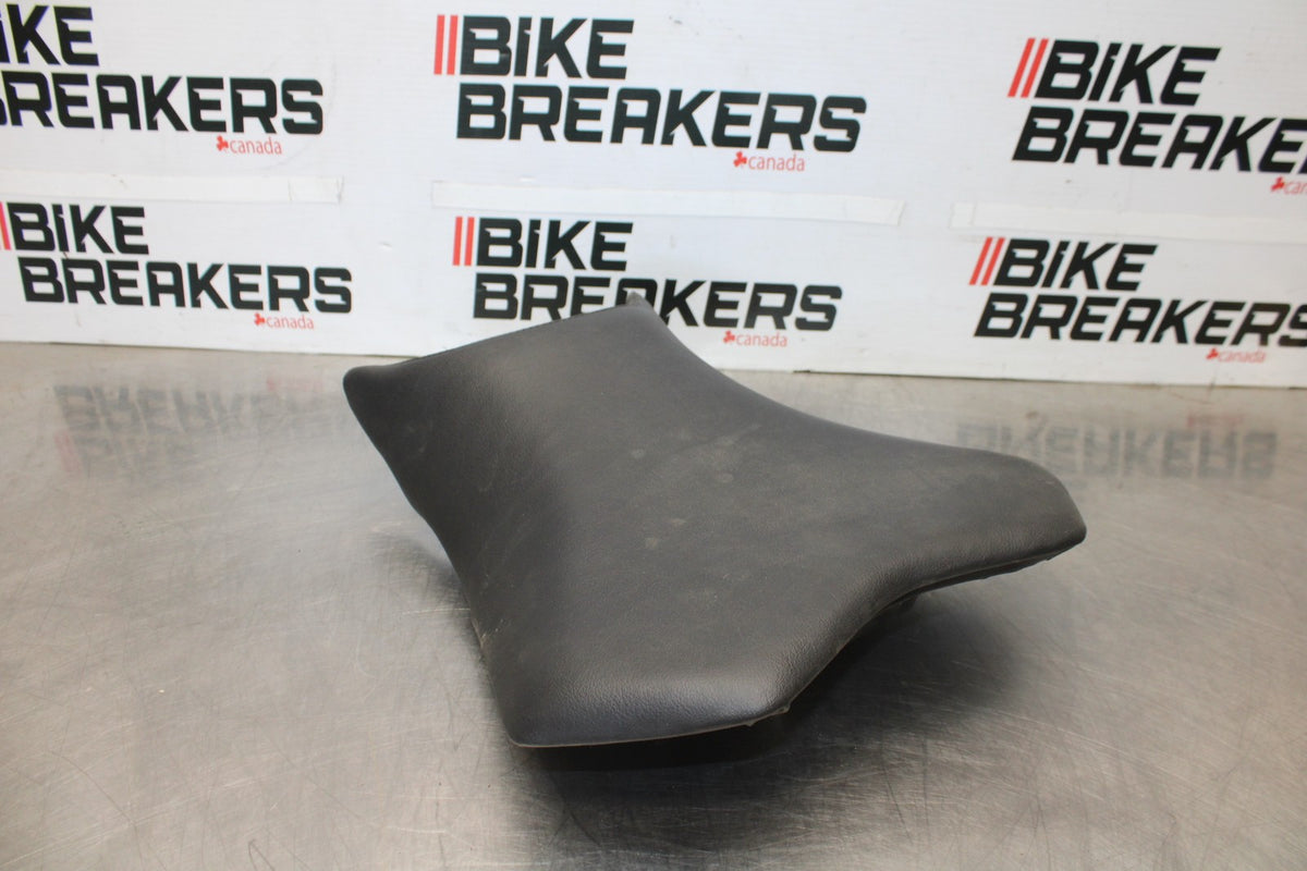 24-25 KAWASAKI NINJA 500 ABS FRONT DRIVERS SEAT PAD SADDLE PILLION BB899