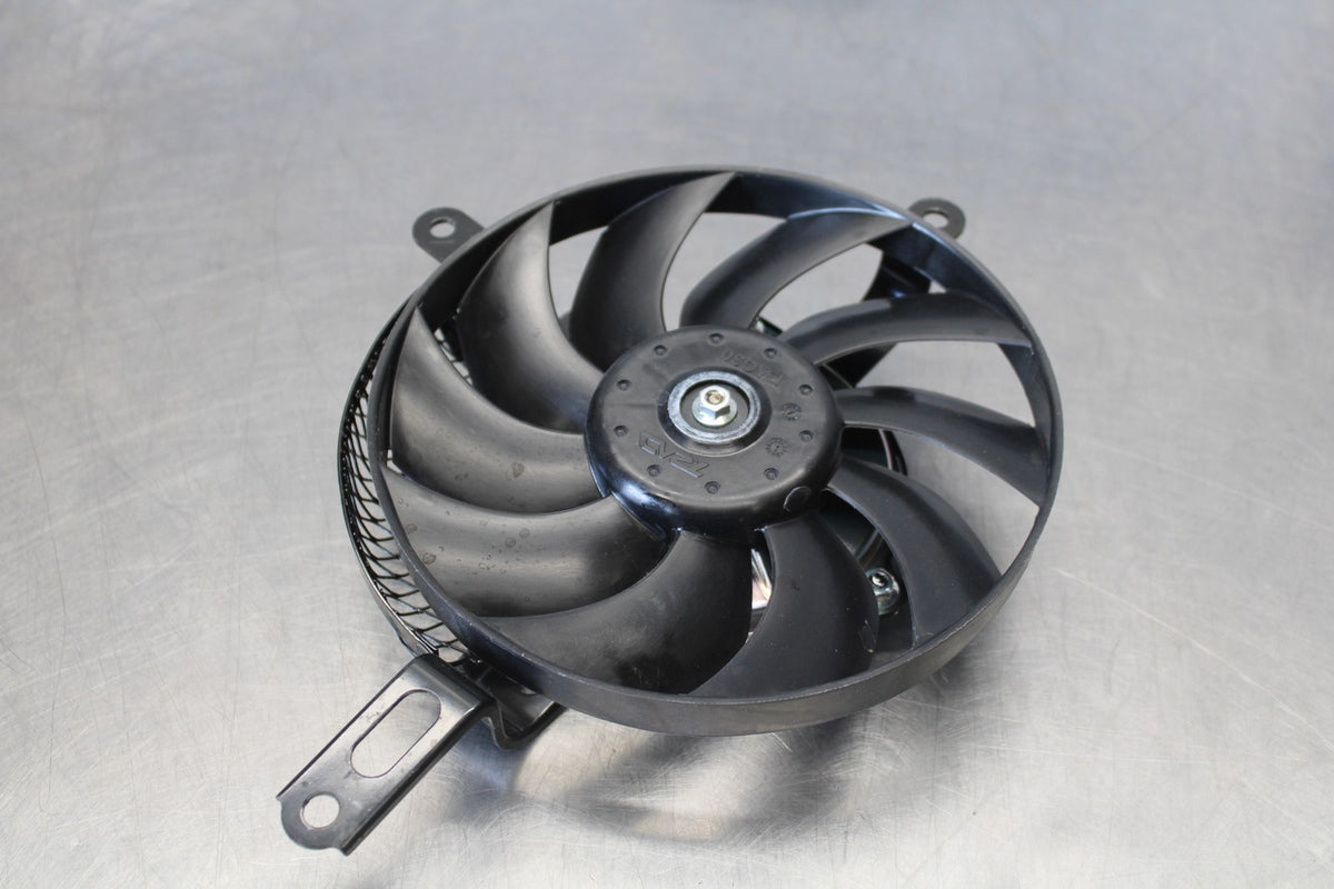 11-26 SUZUKI GSXR750 NEW TAKE OFF ENGINE RADIATOR COOLING FAN BB882