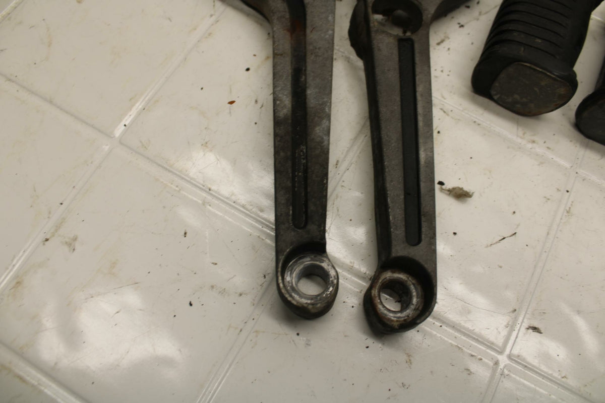 80-83 YAMAHA MAXIM 650 XJ650 FOOT PEG SUPPORTS BB403