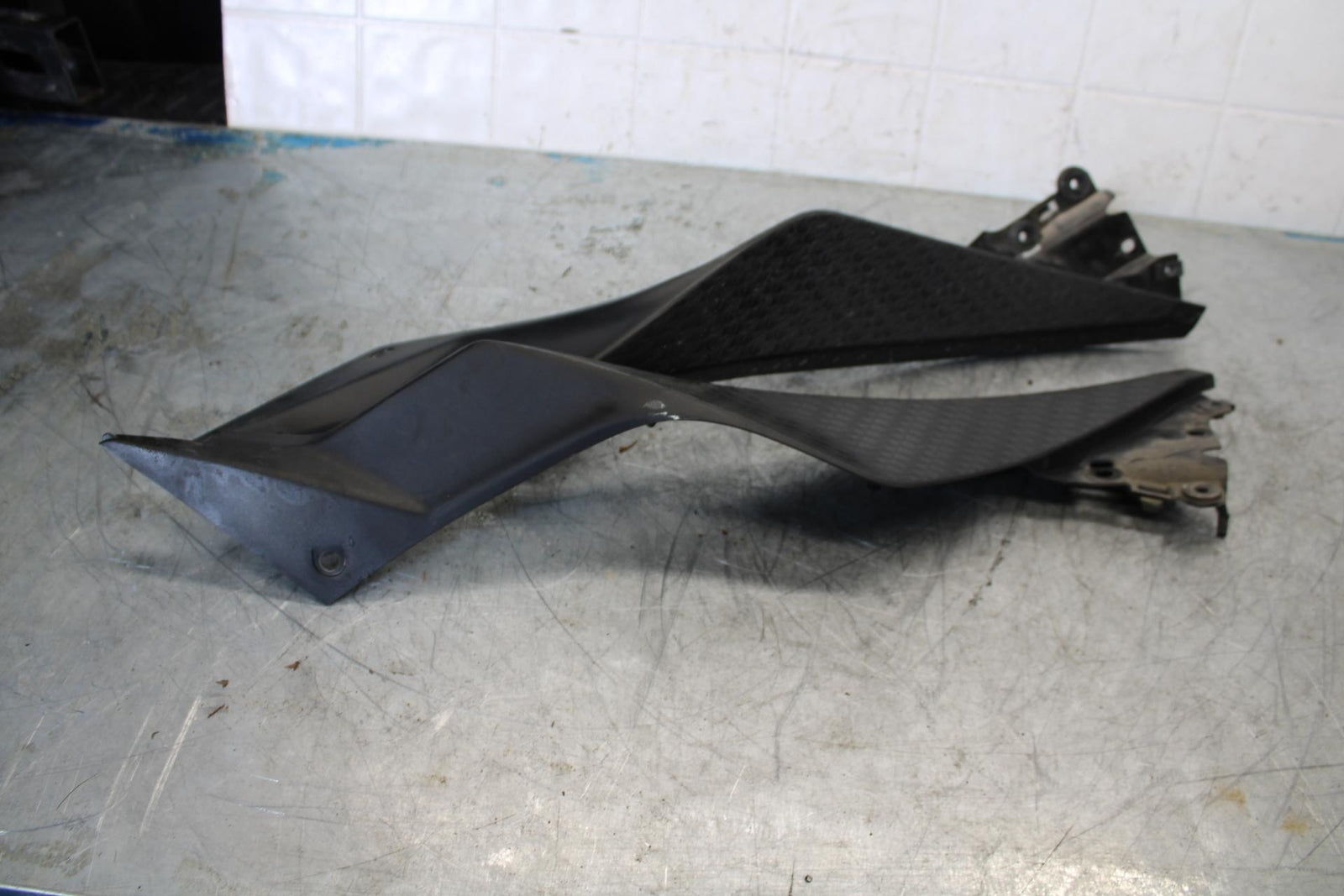 13-17 KAWASAKI NINJA 300 RIGHT LEFT GAS FUEL TANK PANELS COVERS TRIM SET BB429 