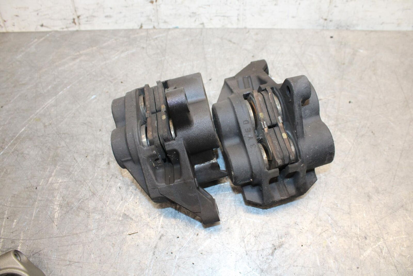 2015 Yamaha FZ07 RIGHT LEFT FRONT BRAKE CALIPER SET PAIR CALIPERS BB531