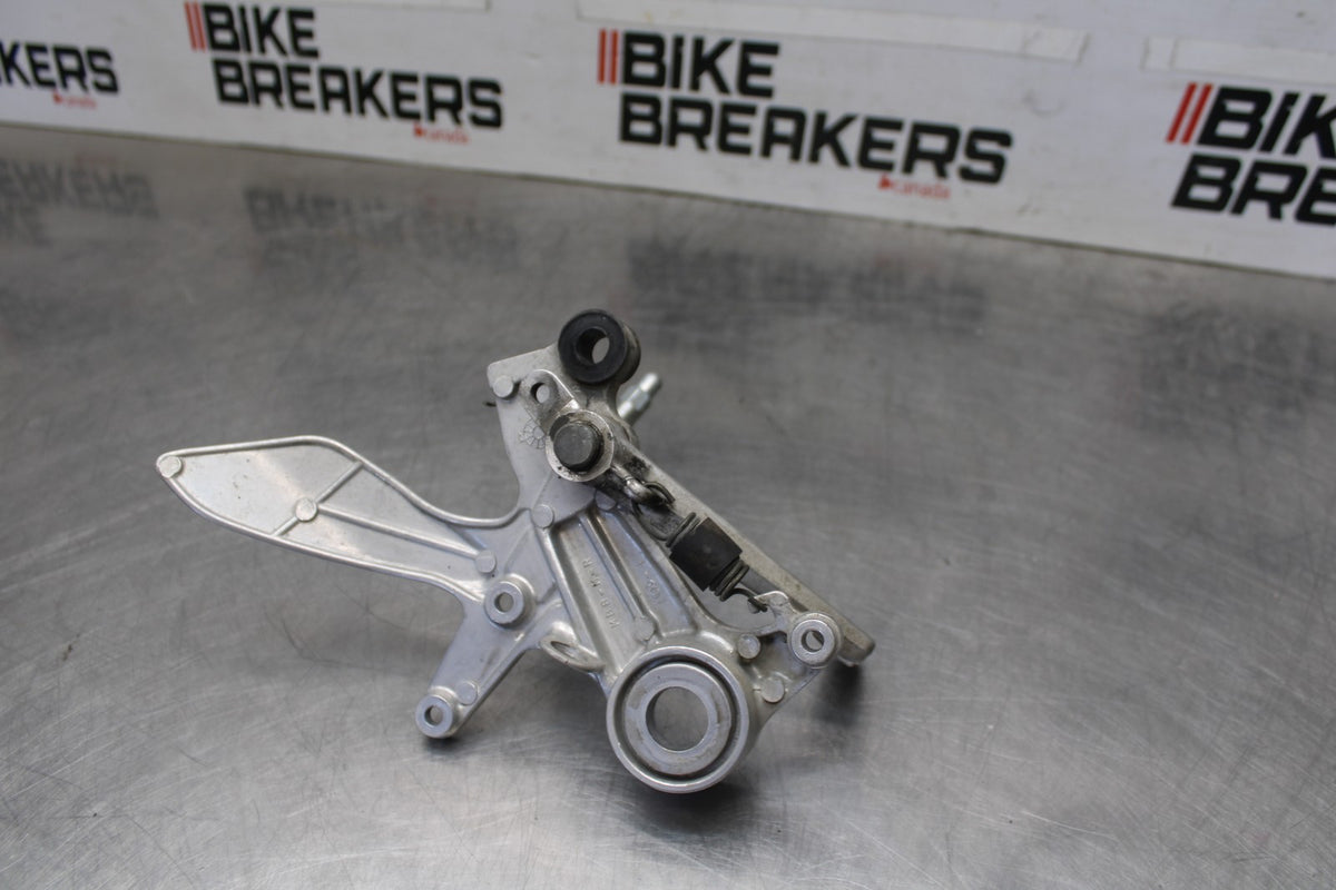 98-05 HONDA SUPER HAWK 1000 VTR1000F RIGHT REARSET DRIVER FOOT PEG BB924