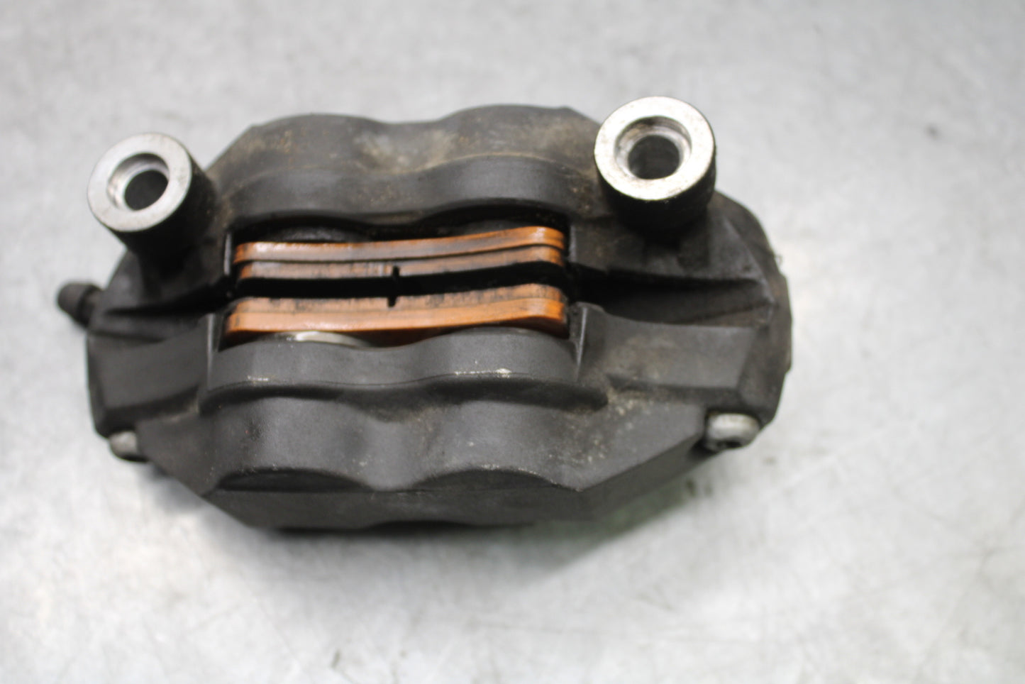 05-06 SUZUKI GSXR1000 RIGHT LEFT FRONT BRAKE CALIPER SET PAIR CALIPERS BB663
