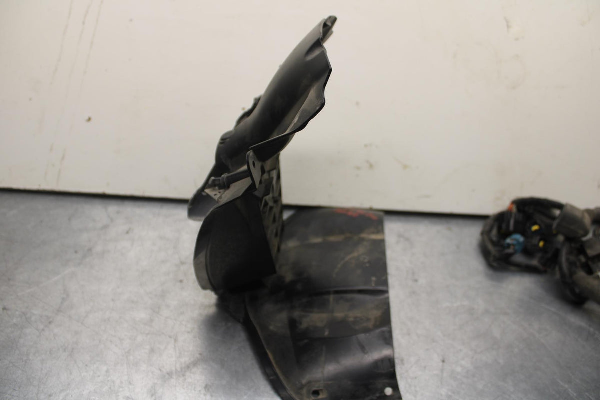 2007 Yamaha YZF R6 FRONT CENTER COWL FAIRING BB80