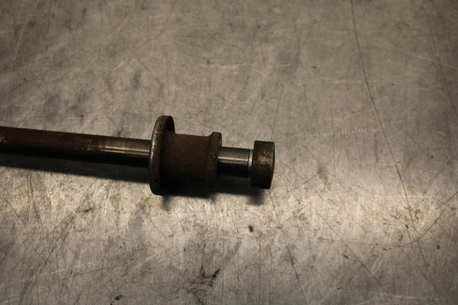 75 SUZUKI GT 550 FRONT WHEEL RIM AXLE PIVOT BOLT BB67