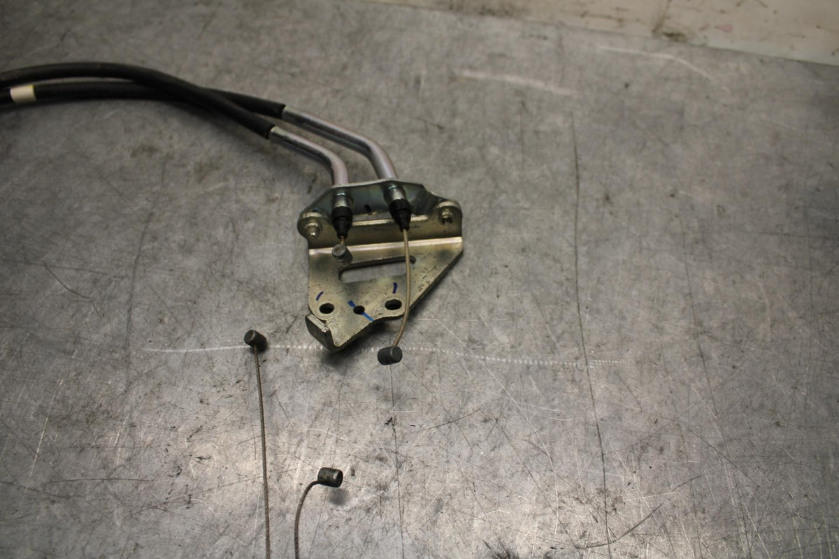 19 YAMAHA YZF R3 THROTTLE CABLES LINES BB56