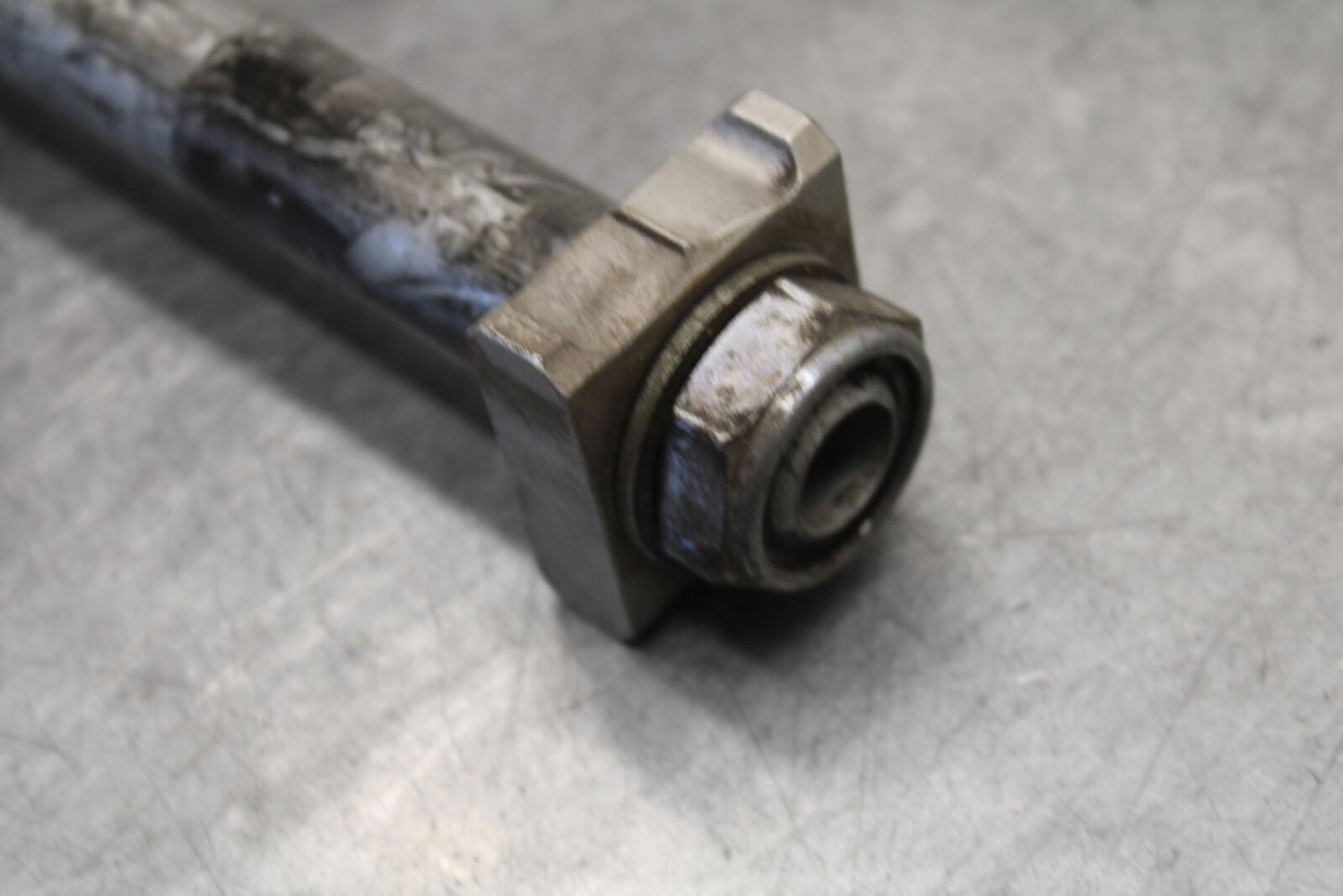 05-06 HONDA CBR600RR REAR AXLE BACK WHEEL BOLT AXEL 42301-MEE-D00  BB655