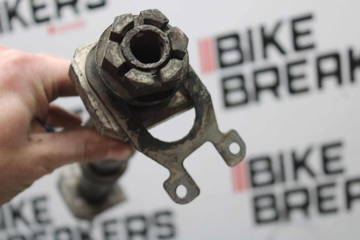 00 SUZUKI GSXR750 REAR AXLE BACK WHEEL RIM PIVOT BOLT AXEL BB820