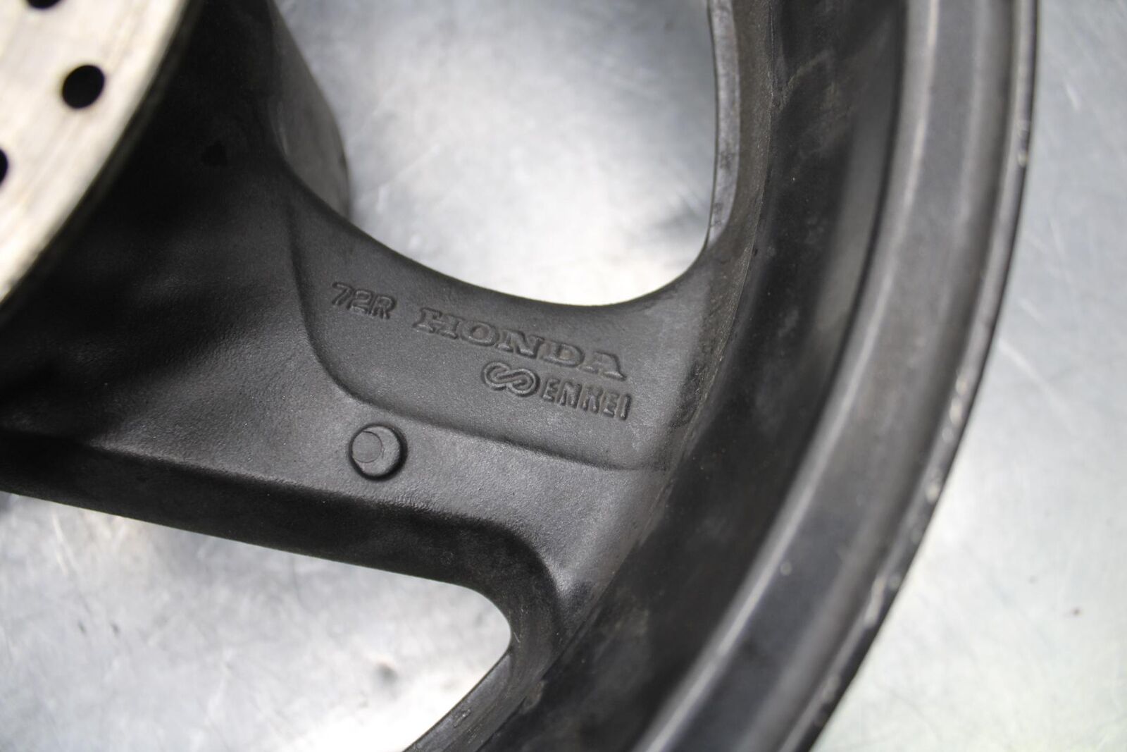 2000 Honda CBR600F4 REAR WHEEL AND ROTOR BACK BRAKE DISC 43251-MEE-000 BB552