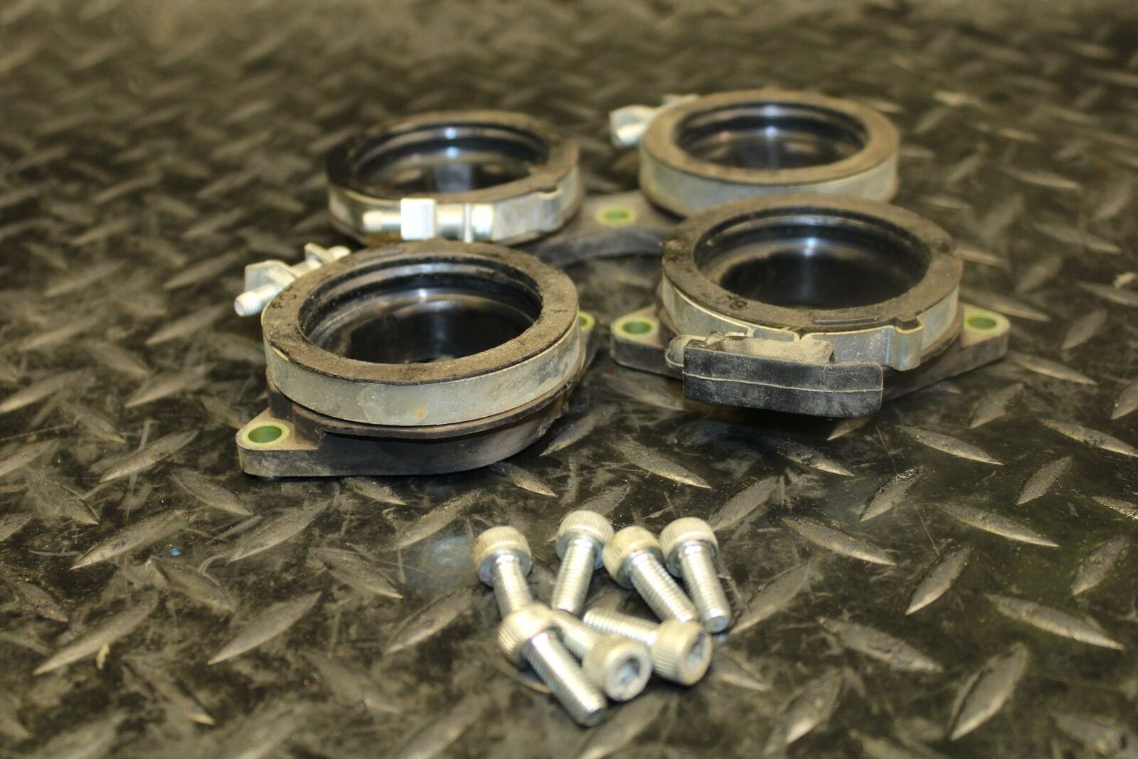 07 YAMAHA YZF R1 MANIFOLD INTAKE BOOTS BB191 A