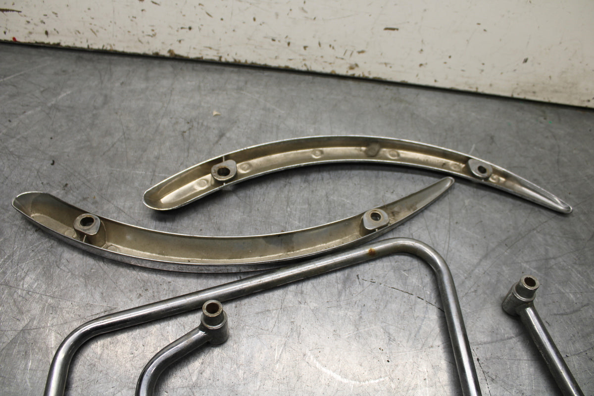99-00 YAMAHA V STAR 1100 SADDLEBAG CASE MOUNTING BRACKET MOUNT BB711