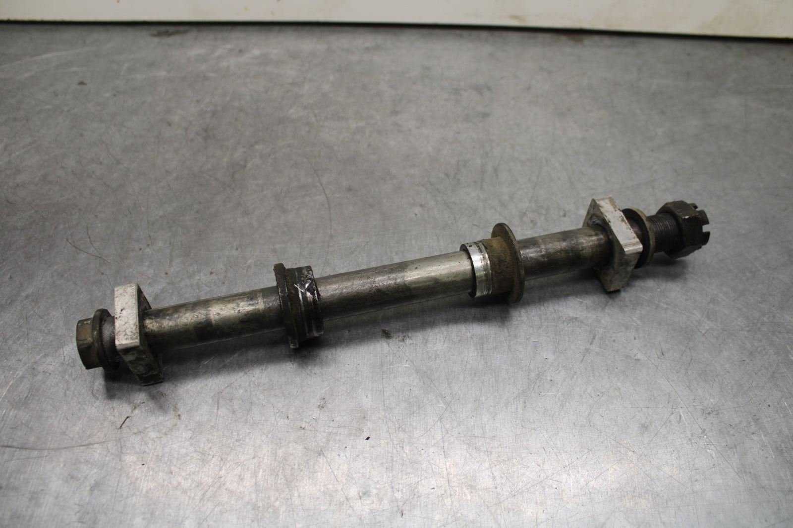 93-94 KAWASAKI NINJA ZX7R REAR AXLE BACK WHEEL RIM PIVOT BOLT AXEL BB122