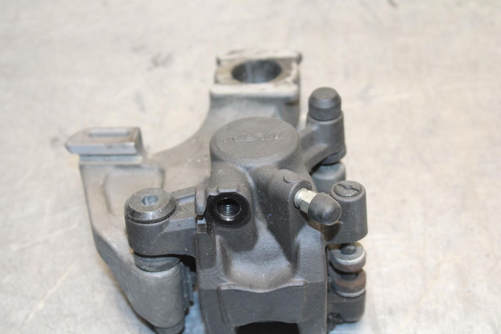 11-24 SUZUKI GSXR  600 750 REAR BACK BRAKE CALIPER W MOUNT BRACKET BB630