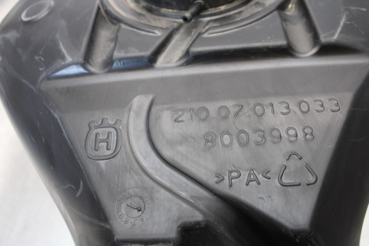 18-22 HUSQVARNA VITPILEN 701 GAS TANK FUEL CELL PETROL RESERVOIR BB198