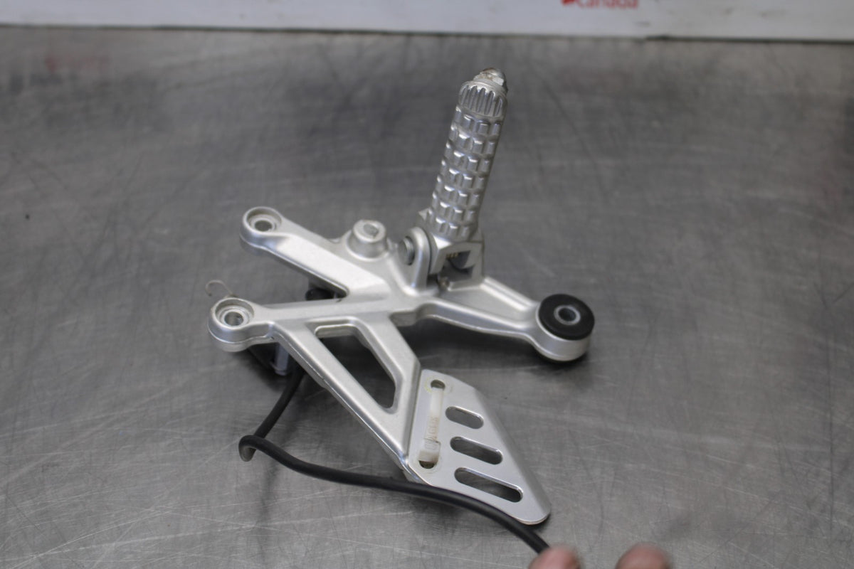 16 APRILIA TUONO V4 1100 RIGHT REARSET REAR SET DRIVER FOOT PEG REST STOP BB905