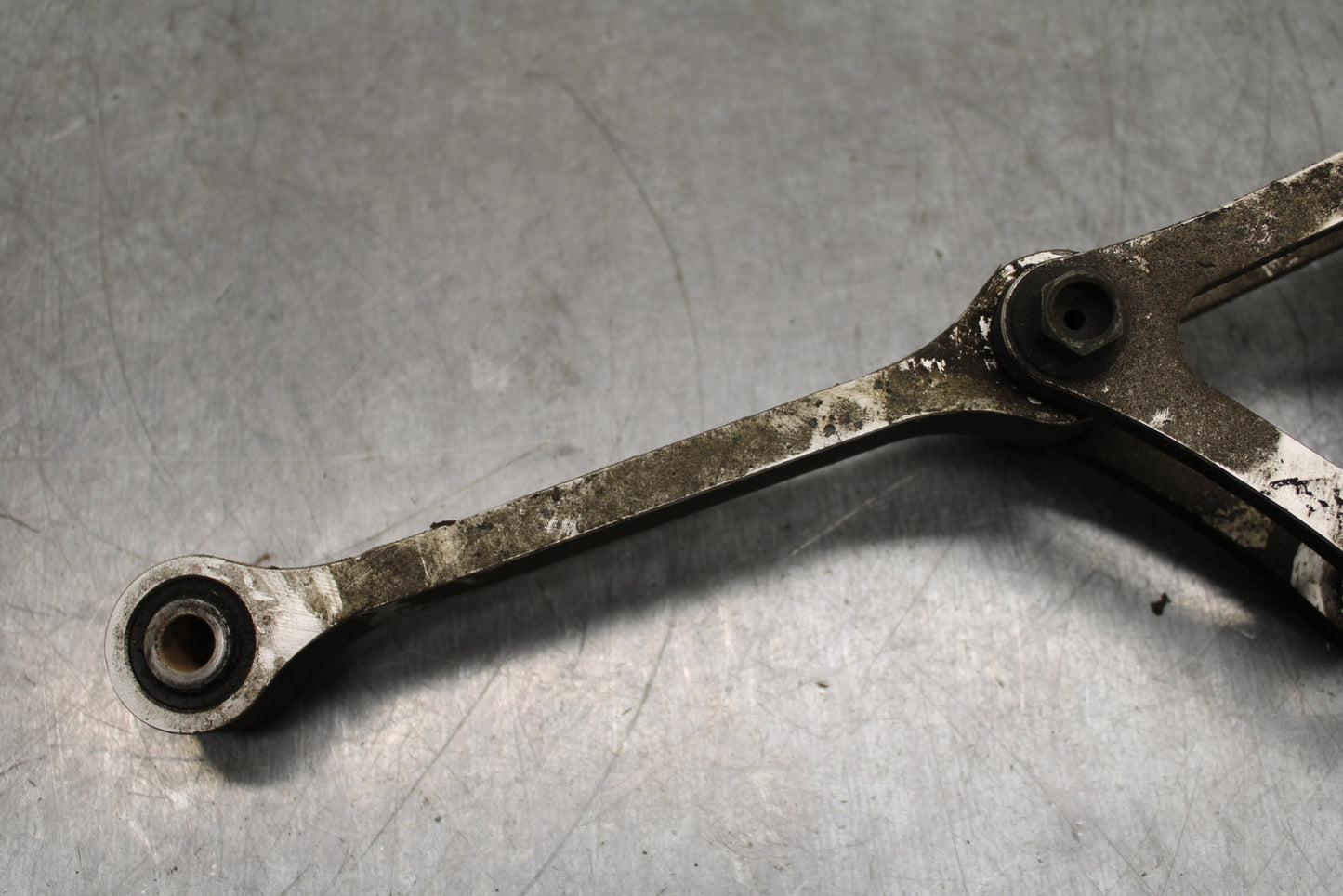03-05 YAMAHA YZF R6  REAR DOGBONE SHOCK LINKAGE LINK BB751