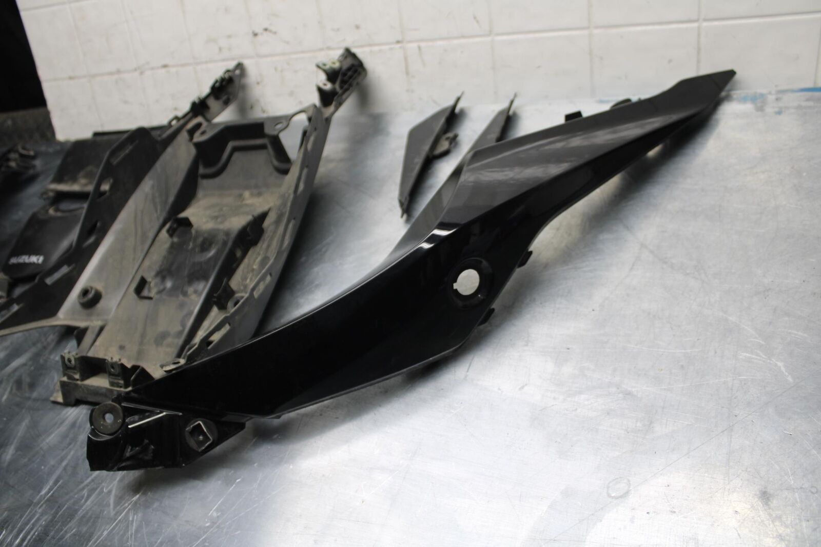 17-23 SUZUKI GSXR 250 GSX250RL8 BLACK REAR BACK TAIL FAIRING COWL SHROUD BB490