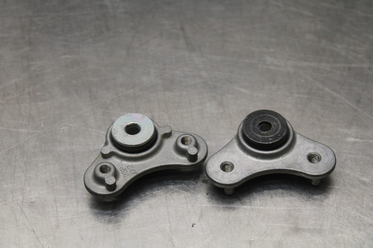18 YAMAHA SUPER TENERE FRONT GAS TANK BRACKET MOUNT SET PAIR BB832
