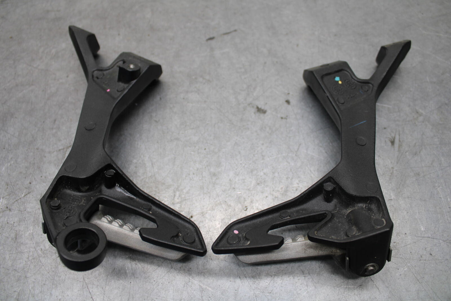 18-23 KAWASAKI NINJA 400 REAR BACK PASSENGER PEG SET PAIR  BB660