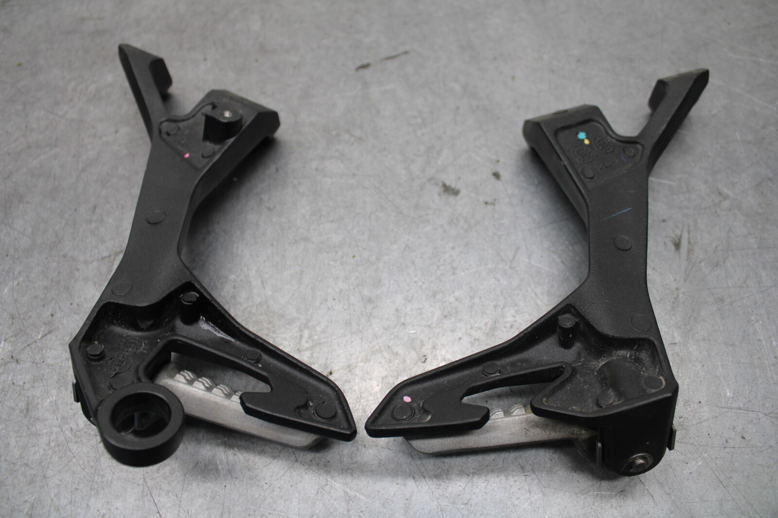 18-23 KAWASAKI NINJA 400 REAR BACK PASSENGER PEG SET PAIR  BB660