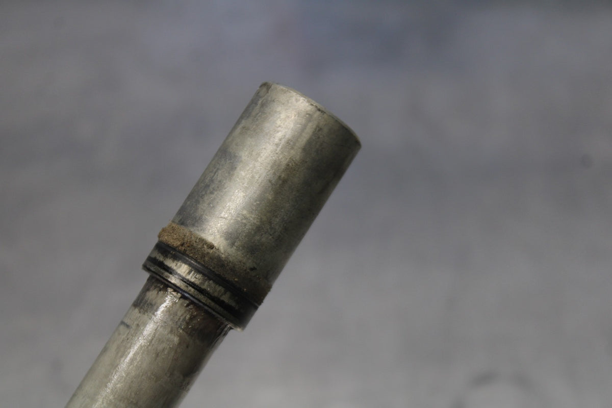 18 SUZUKI GSXR750 FRONT WHEEL RIM AXLE PIVOT BOLT BB891