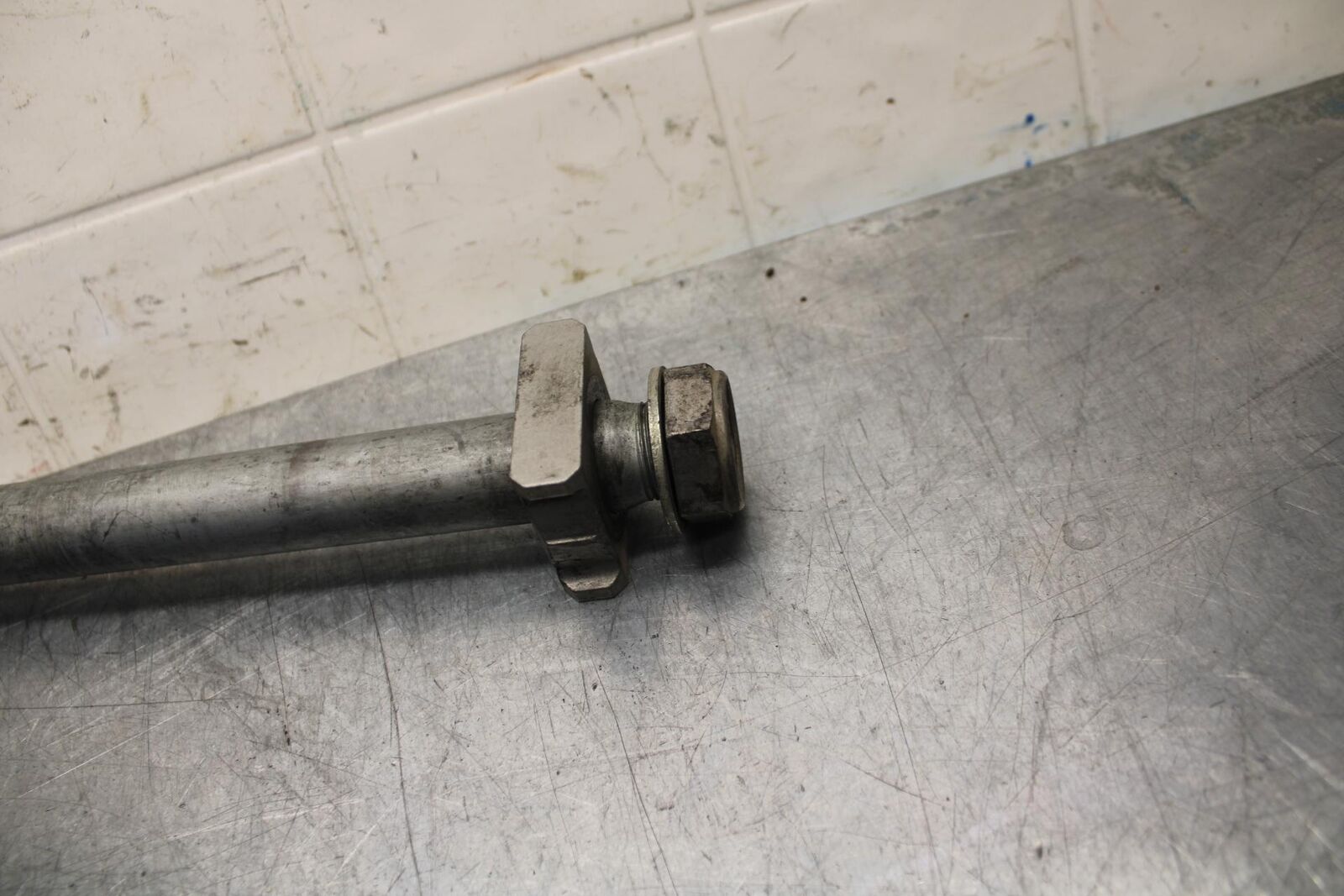06-07 HONDA CBR1000RR REAR AXLE  WHEEL RIM PIVOT BOLT AXEL 42301-MEL-000  BB75