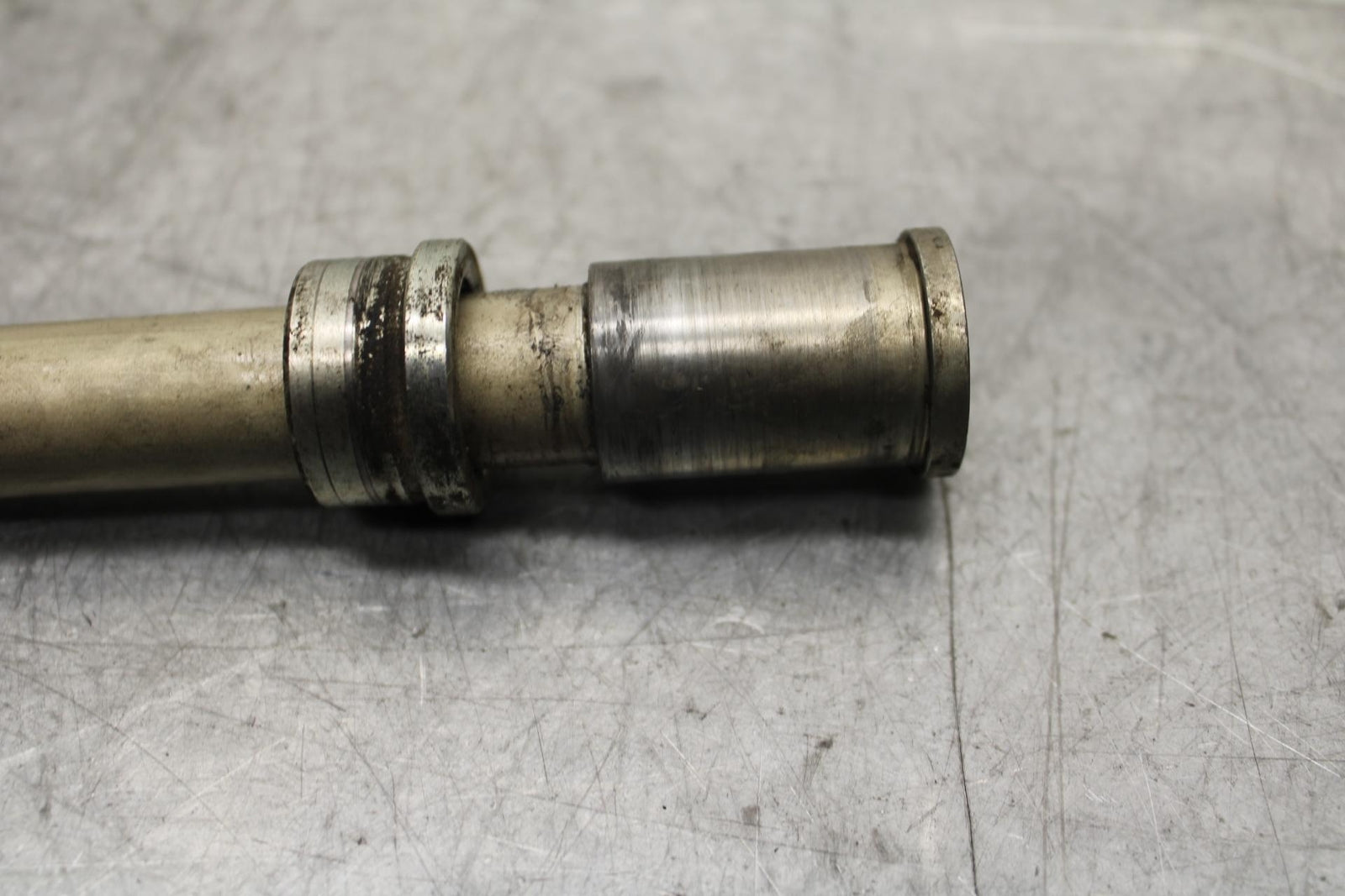 17 KAWASAKI Z900 ZR900 FRONT WHEEL RIM AXLE PIVOT BOLT BB549