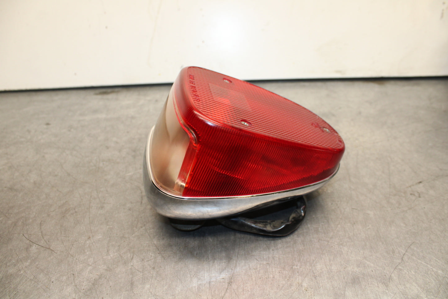 06-07 YAMAHA V STAR 1100 TAILLIGHT REAR TAIL BRAKE LIGHT BB124