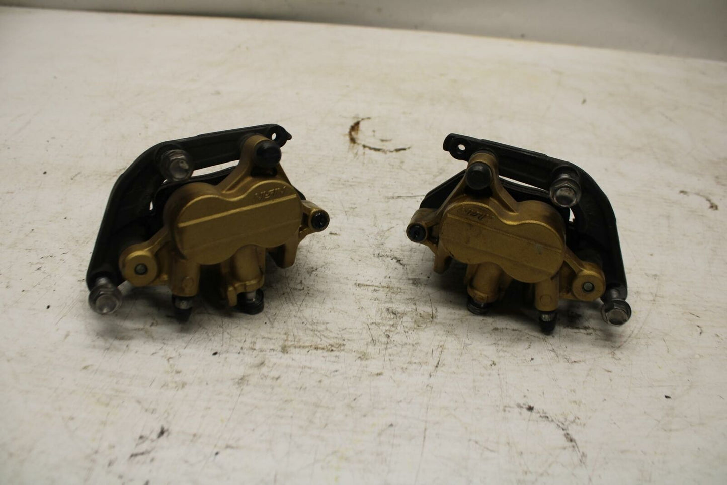 07-16 TRIUMPH STREET TRIPLE RIGHT LEFT FRONT BRAKE CALIPER SET PAIR BB361