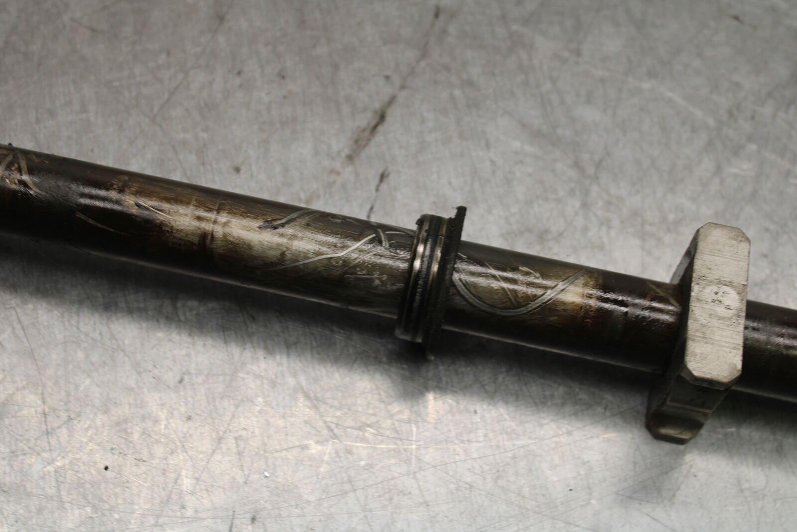 05-06 HONDA CBR600RR REAR AXLE BACK WHEEL RIM PIVOT BOLT AXEL BB727