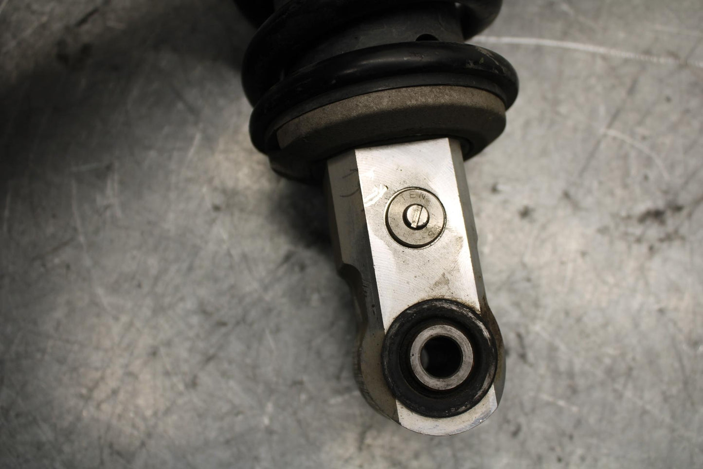 17 KAWASAKI Z900 ZR900 REAR BACK SHOCK ABSORBER SUSPENSION 45014-0569-21 BB549