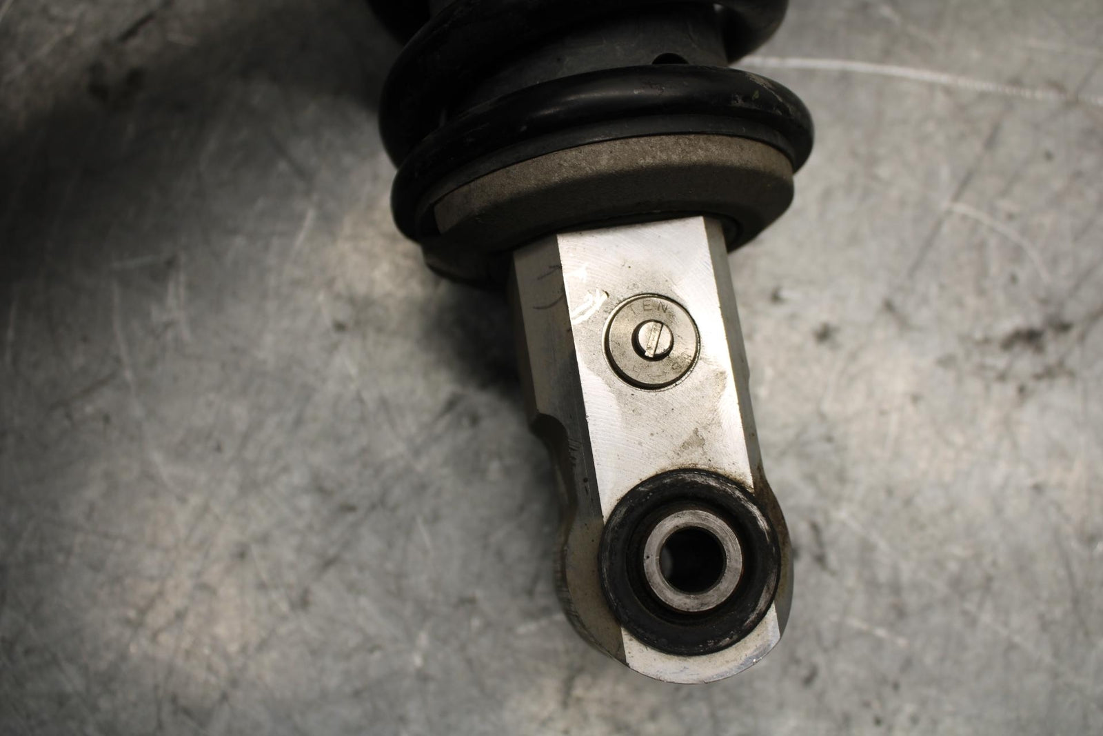 17 KAWASAKI Z900 ZR900 REAR BACK SHOCK ABSORBER SUSPENSION 45014-0569-21 BB549