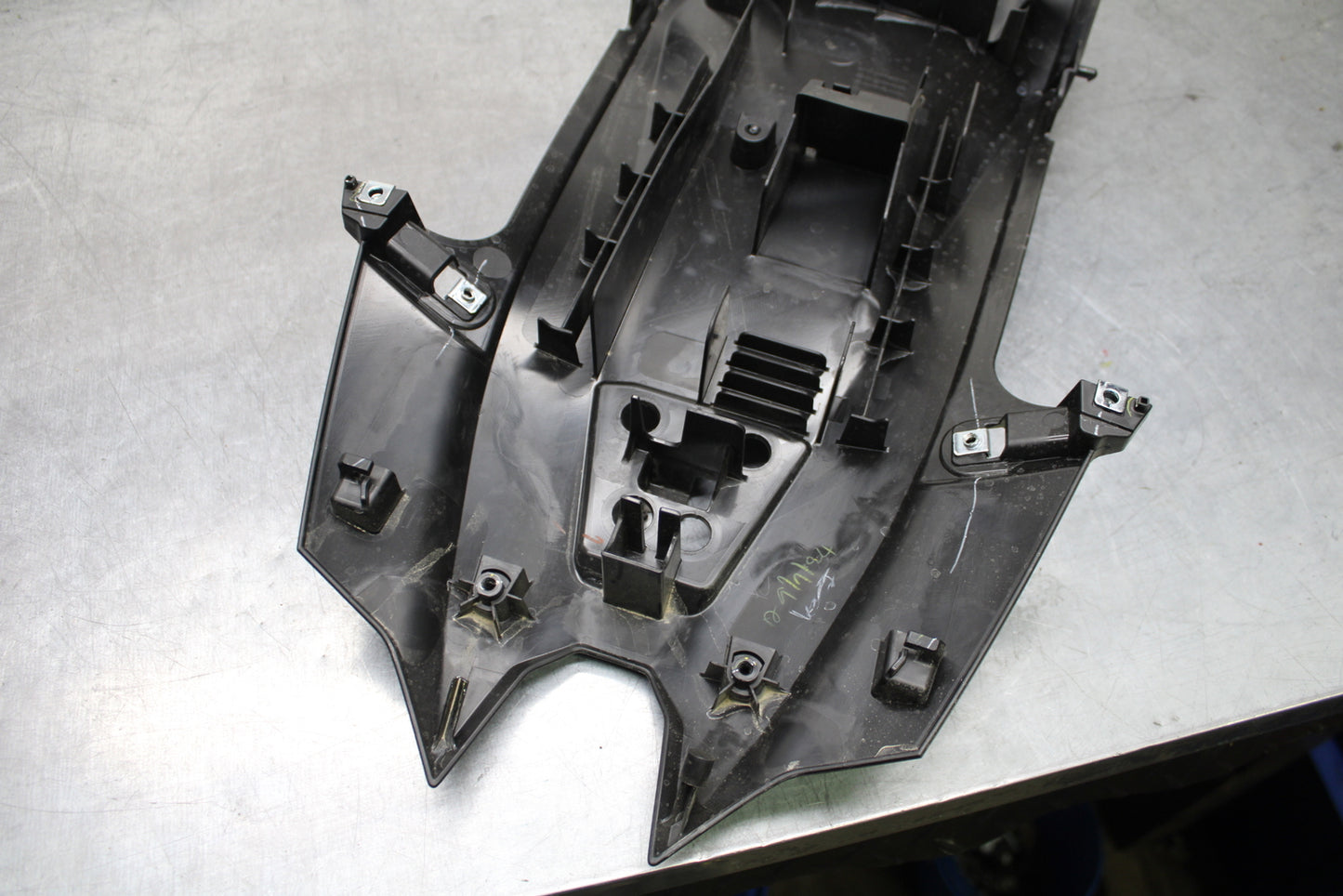 24 KAWASAKI NINJA 500 ABS REAR BACK TAIL UNDERTAIL FAIRING COWL FENDER BB730